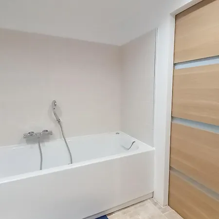 Maison Moderne Centre-ville * קאן